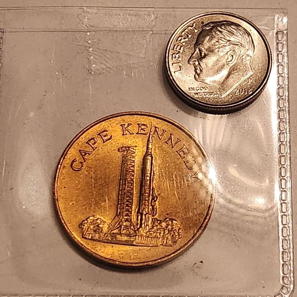 Vintage 1969 "Landmarks of America" Cape...